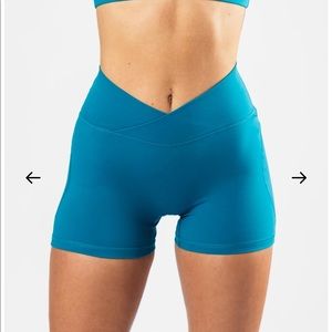 Alphalete shorts never worn

SURFACE POWER SHORT